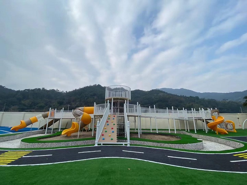 幼兒園里適合什么樣的大型組合滑梯？